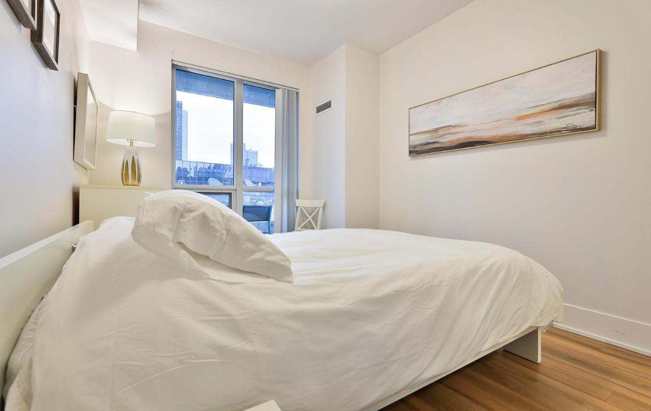Luxury Condo Prime Location Toronto Exterior photo